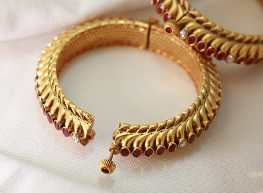 Openable Box Clasp Kundan Bangles – Anti Tarnish Gold Plated – Size 2/4 and 2/6