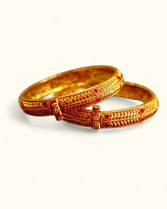 Graceful Leaf Bangle Set