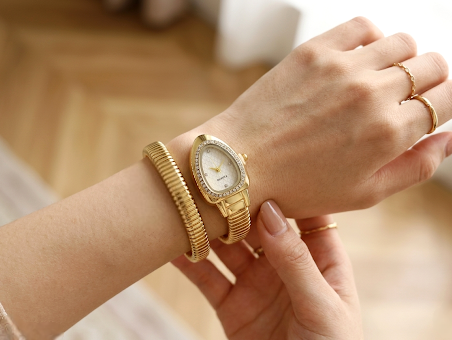 Golden Serpent Flex Watch – Anti-Tarnish Gold Plated Snake Bracelet Watch (White)