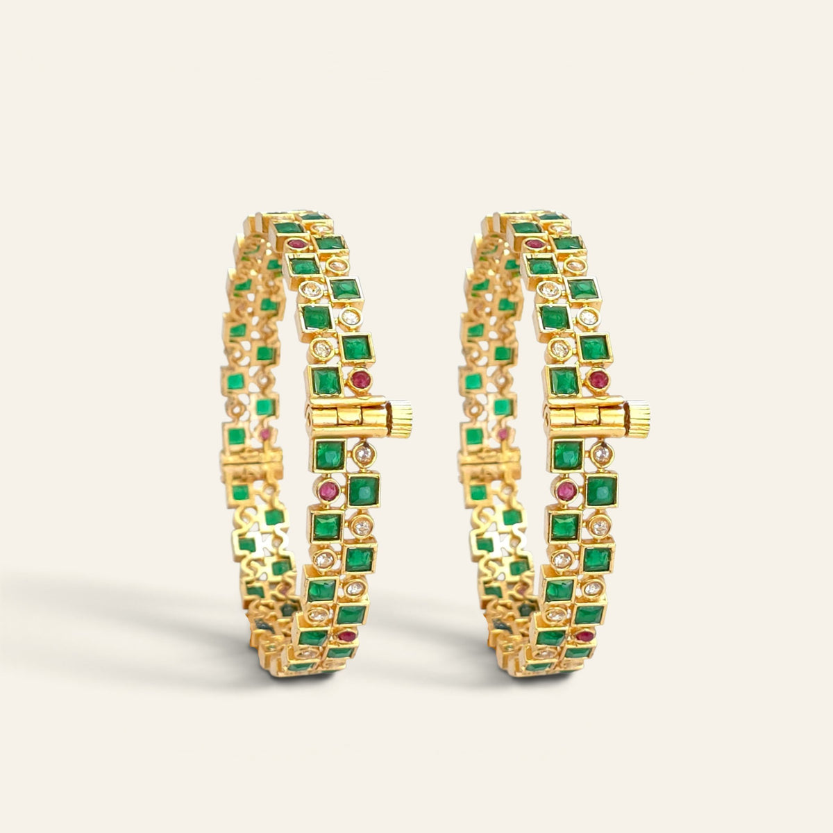 Close-up of emerald green checkerboard bangle showing open screw fitting clasp