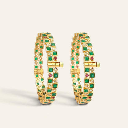 Close-up of emerald green checkerboard bangle showing open screw fitting clasp