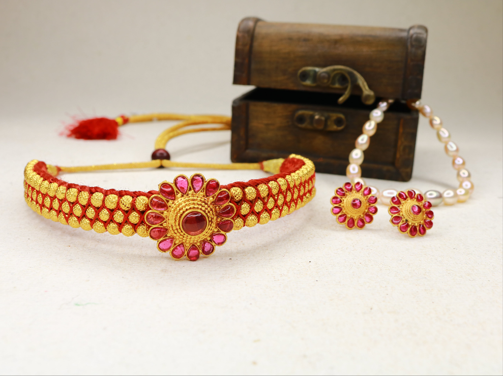 Petal Charm Thushi Necklace