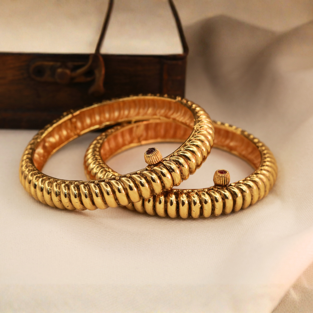 Traditional Maharashtrian Tode Bangle – Gold Plated Rajwadi Bangle Set with Wave and Bead Design