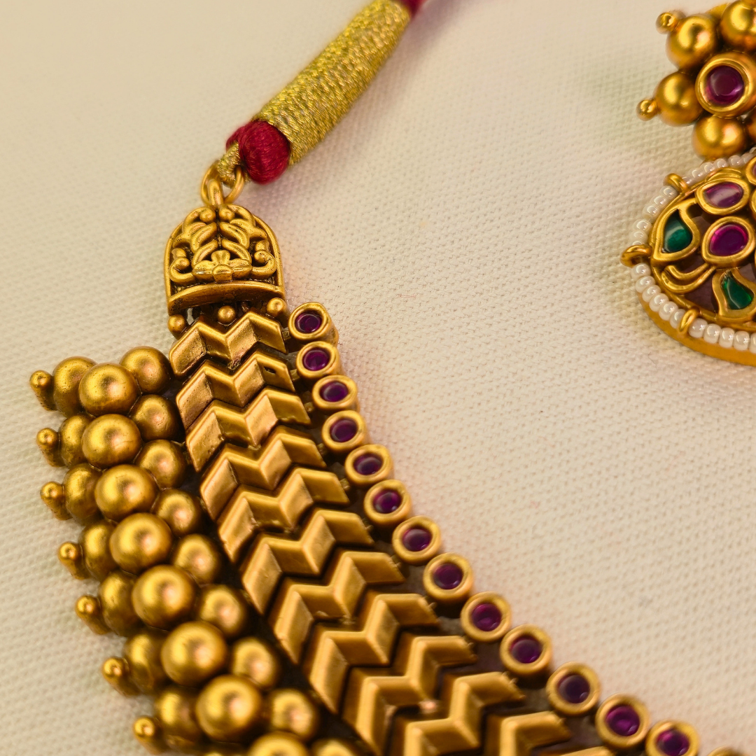 Vazartik Thushi matching dome earrings with kundan inlay and gold bead stud