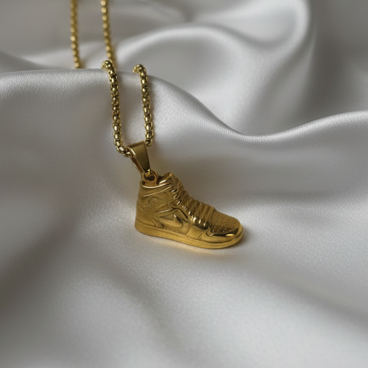 KickGold Sneaker Chain detail view — anti-tarnish gold plated sneaker pendant, surgical stainless steel