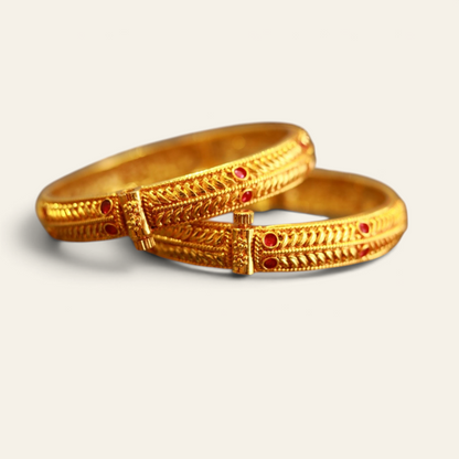 Leaf motif detail on gold plated bangle set – traditional handcrafted Maharashtrian kada design