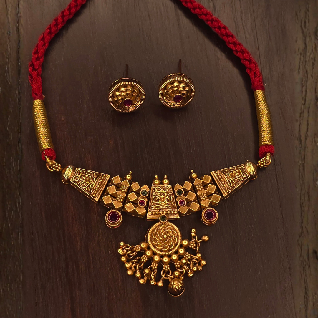 Traditional Maharashtrian Thushi Necklace with Red Dori – Antique Gold Plated – Jija Jewellery